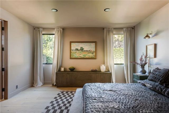 15719 Hartsook Street, Encino, CA 91436