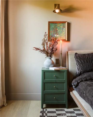 15719 Hartsook Street, Encino, CA 91436