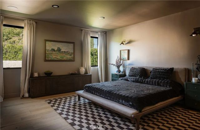 15719 Hartsook Street, Encino, CA 91436