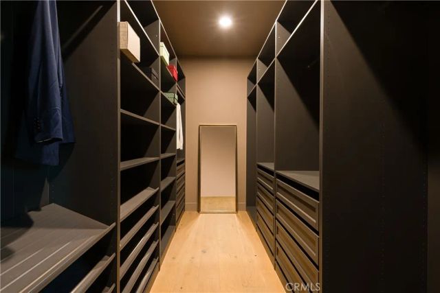 15719 Hartsook Street, Encino, CA 91436