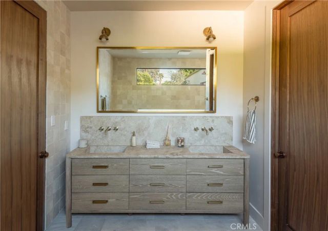 15719 Hartsook Street, Encino, CA 91436