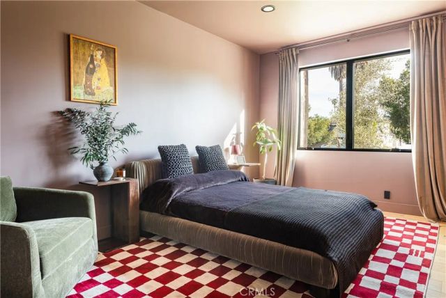 15719 Hartsook Street, Encino, CA 91436