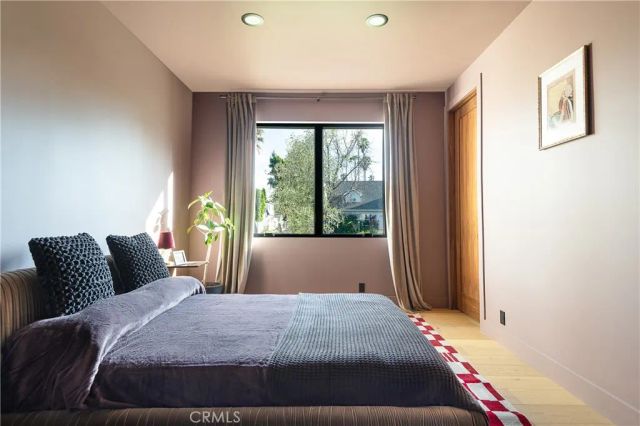 15719 Hartsook Street, Encino, CA 91436