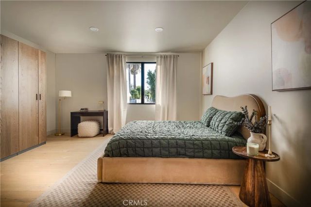 15719 Hartsook Street, Encino, CA 91436