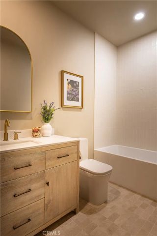 15719 Hartsook Street, Encino, CA 91436