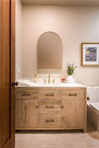 15719 Hartsook Street, Encino, CA 91436