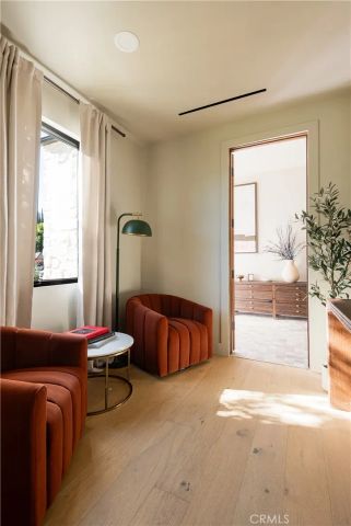 15719 Hartsook Street, Encino, CA 91436