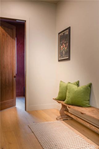 15719 Hartsook Street, Encino, CA 91436