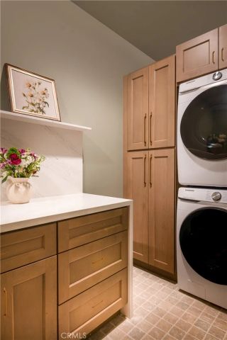 15719 Hartsook Street, Encino, CA 91436