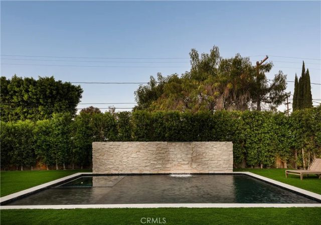 15719 Hartsook Street, Encino, CA 91436