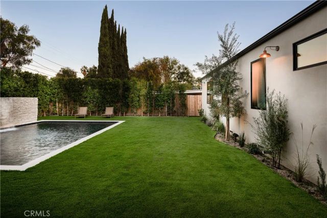 15719 Hartsook Street, Encino, CA 91436