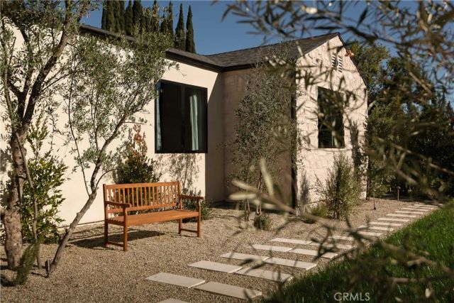 15719 Hartsook Street, Encino, CA 91436