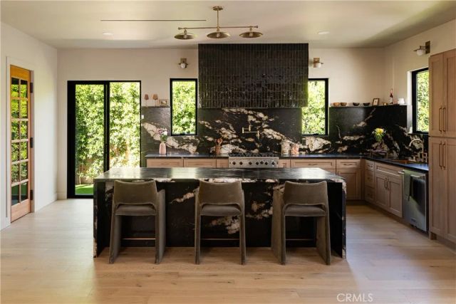 15719 Hartsook Street, Encino, CA 91436