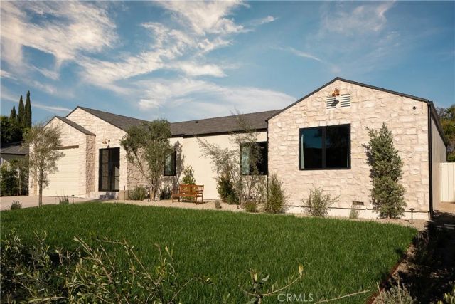 15719 Hartsook Street, Encino, CA 91436