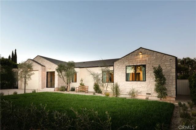 15719 Hartsook Street, Encino, CA 91436