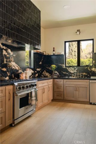 15719 Hartsook Street, Encino, CA 91436