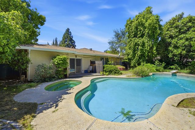 5030 Keane Dr, Carmichael, CA 95608