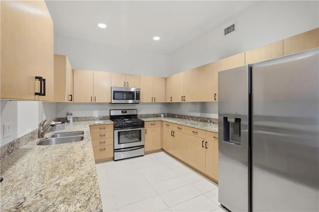 917 S New Hampshire, Los Angeles, CA 90006