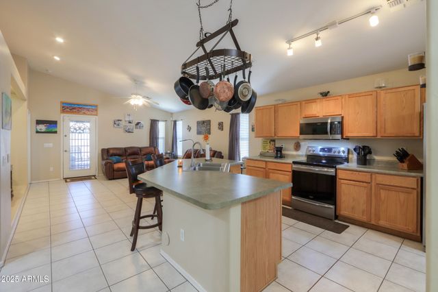 9438 W TROY Drive, Arizona City, AZ 85123