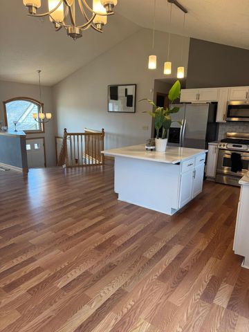 10780 Sailor Way, Woodbury, MN 55129