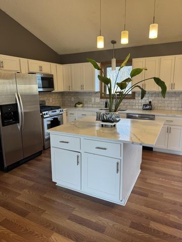 10780 Sailor Way, Woodbury, MN 55129