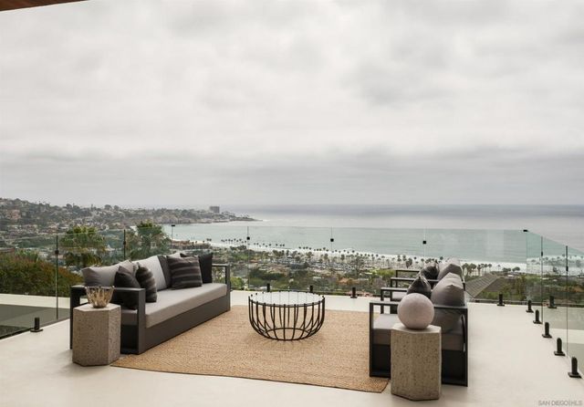8421 Whale Watch Way, La Jolla, CA 92037