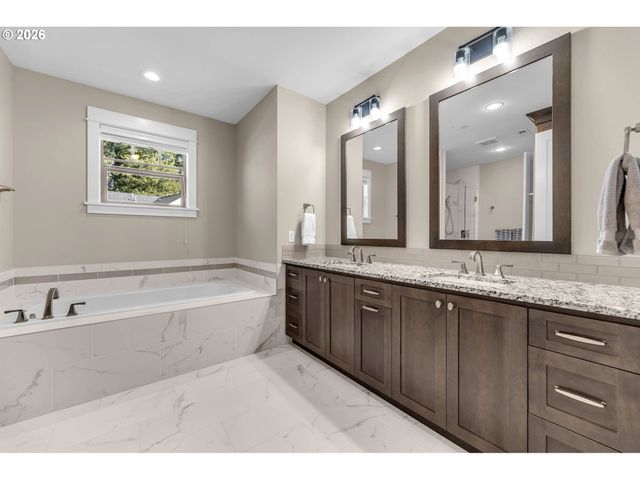 4014 Nw 76TH Ave, Camas, WA 98607