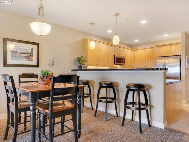 1000 N HOLLADAY Dr 304, Seaside, OR 97138