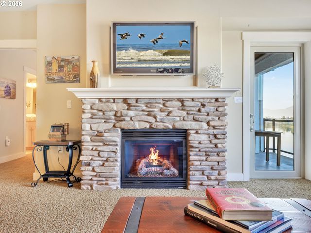 1000 N HOLLADAY Dr 304, Seaside, OR 97138