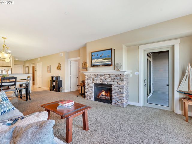 1000 N HOLLADAY Dr 304, Seaside, OR 97138