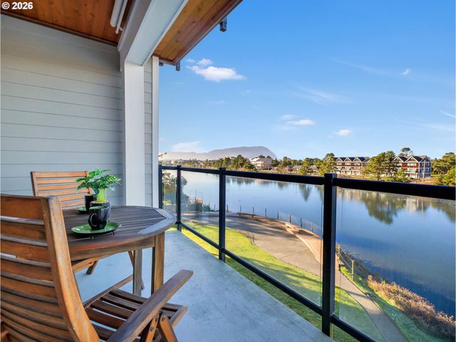 1000 N HOLLADAY Dr 304, Seaside, OR 97138