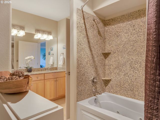 1000 N HOLLADAY Dr 304, Seaside, OR 97138