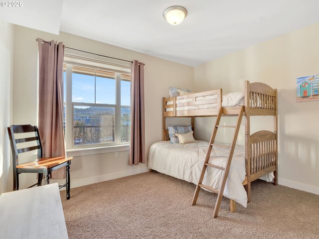1000 N HOLLADAY Dr 304, Seaside, OR 97138