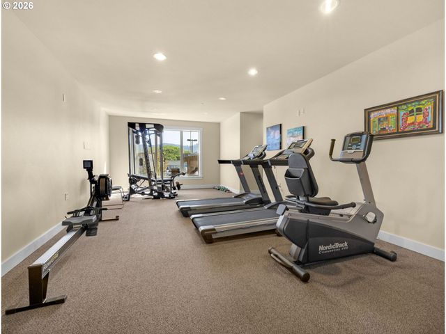 1000 N HOLLADAY Dr 304, Seaside, OR 97138