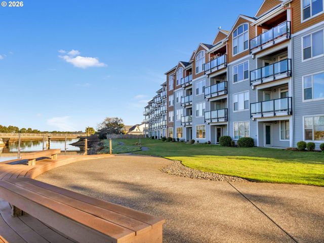 1000 N HOLLADAY Dr 304, Seaside, OR 97138