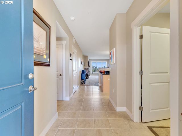 1000 N HOLLADAY Dr 304, Seaside, OR 97138