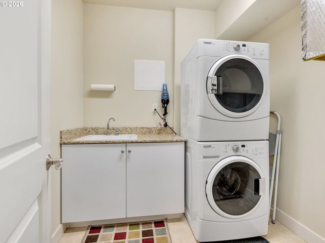 1000 N HOLLADAY Dr 304, Seaside, OR 97138