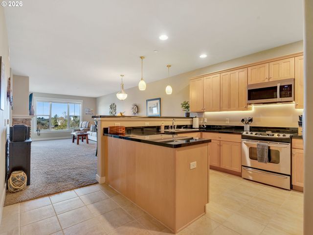 1000 N HOLLADAY Dr 304, Seaside, OR 97138