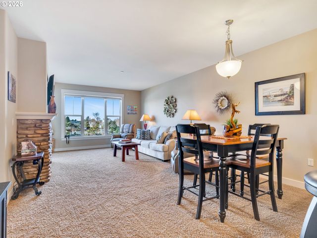 1000 N HOLLADAY Dr 304, Seaside, OR 97138