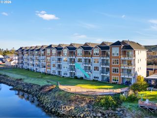 1000 N HOLLADAY Dr 304, Seaside, OR 97138