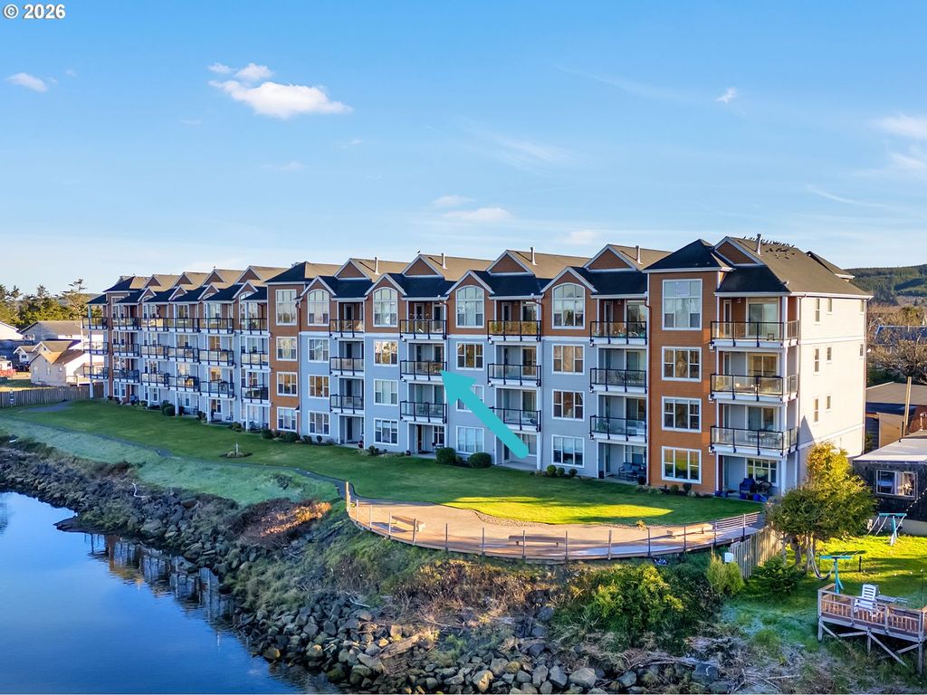 1000 N HOLLADAY Dr 304, Seaside, OR 97138