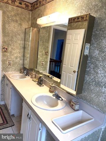 3 QUAY CIR, Sewell, NJ 08080