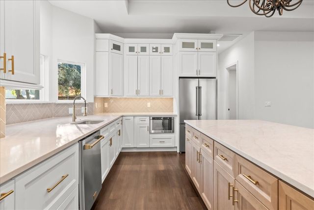 3801 Berry Hill Court, Double Oak, TX 75028