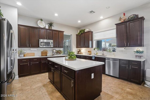 1122 E LODGEPOLE Drive, Gilbert, AZ 85298