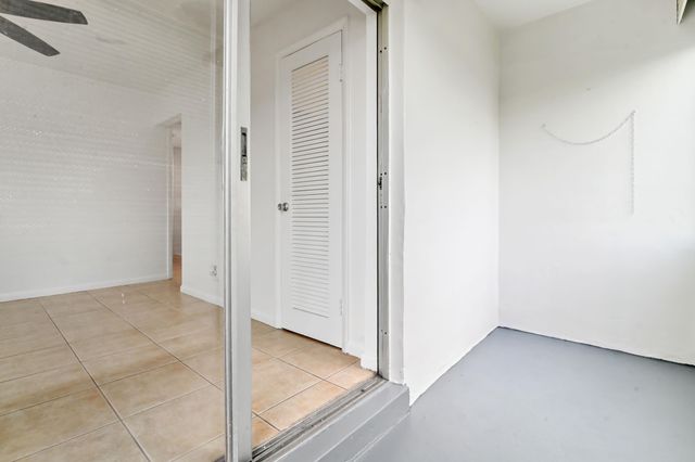149 Coventry G, West Palm Beach, FL 33417