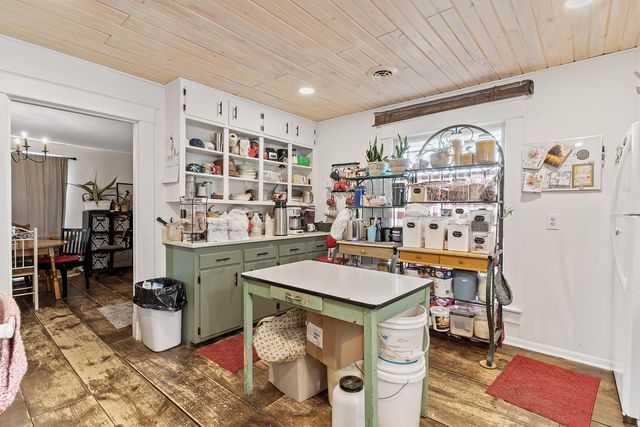 301 E Webster Avenue, Ava, MO 65608