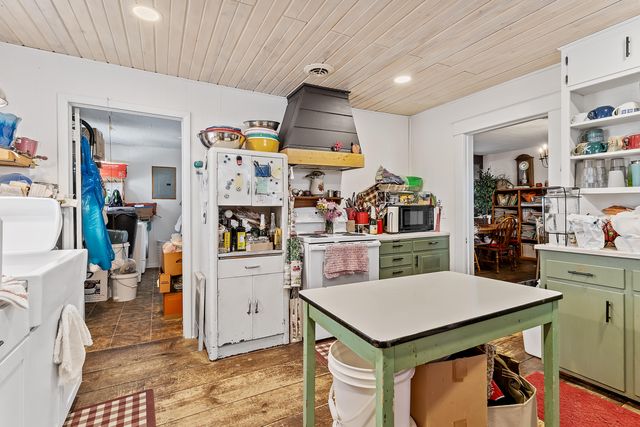 301 E Webster Avenue, Ava, MO 65608