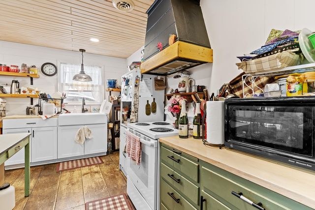 301 E Webster Avenue, Ava, MO 65608