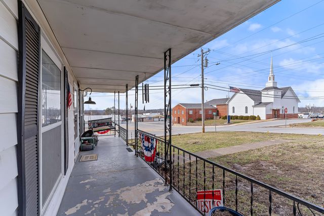 301 E Webster Avenue, Ava, MO 65608