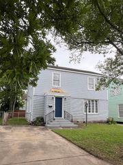 4711 Avenue R 1/2, Galveston, TX 77551